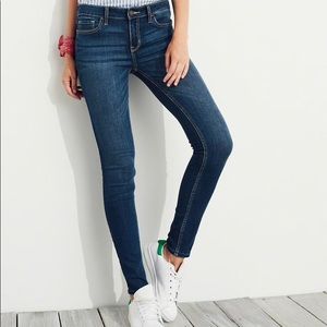 Hollister Low-rise super skinny jeans